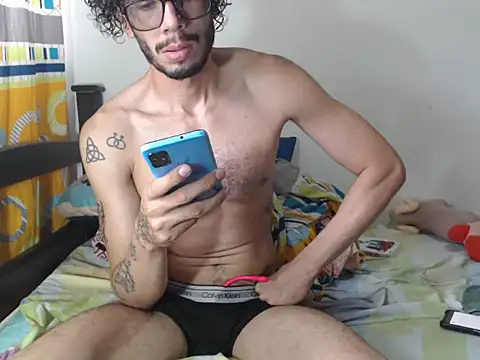 Snapshot of alisterxxx chatting on October 2025 06:28:02 PM alisterxxx online show from October 2025 06:28:02 PM