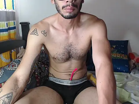 Snapshot of alisterxxx chatting on November 2025 06:19:01 PM alisterxxx online show from November 2025 06:19:01 PM