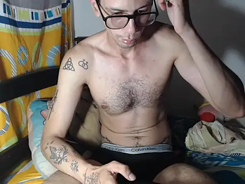 Snapshot of alisterxxx chatting on November 2025 08:19:02 PM alisterxxx online show from November 2025 08:19:02 PM