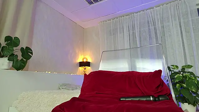 girl nextd00r online show from December 2024 11:34:02 AM