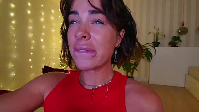 girl nextd00r online show from January 2025 04:39:01 PM