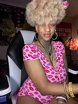 Snapshot of MzParker chatting on March 2025 03:01:01 AM MzParker online show from March 2025 03:01:01 AM