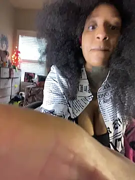 Snapshot of MzParker chatting on February 2026 03:05:02 PM MzParker online show from February 2026 03:05:02 PM