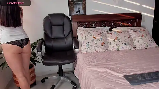 Snapshot of Ariella_tits chatting on January 2025 10:17:02 PM Ariella tits online show from January 2025 10:17:02 PM