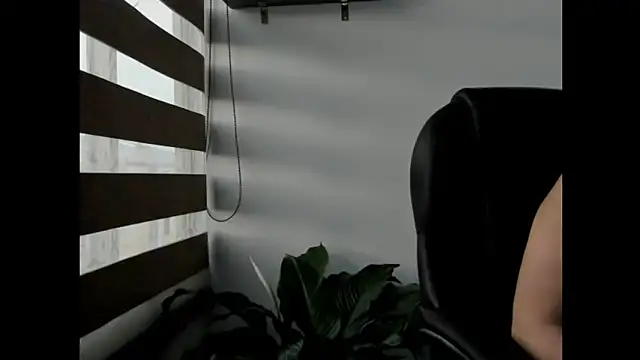 Snapshot of Ariella_tits chatting on February 2025 10:53:02 PM Ariella tits online show from February 2025 10:53:02 PM