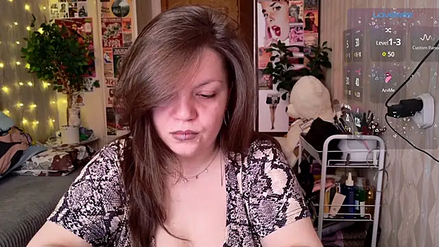 cutewhip online show from April 2026 01:23:01 PM