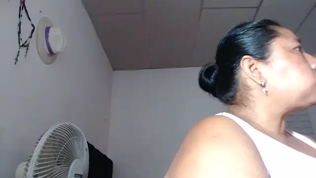 adrixxx38 online show from December 2025 01:42:01 PM