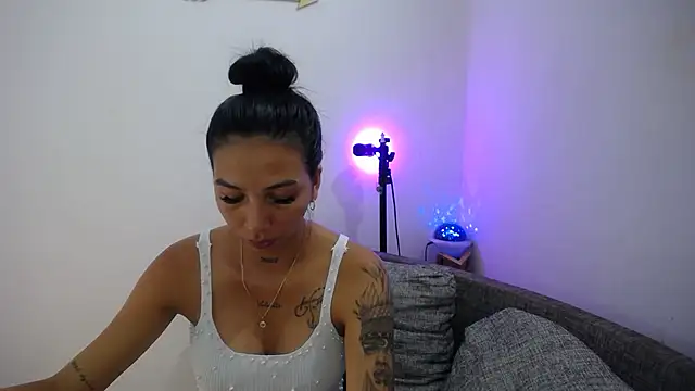 Snapshot of Allyson_Smith chatting on December 2024 10:47:02 PM Allyson Smith online show from December 2024 10:47:02 PM