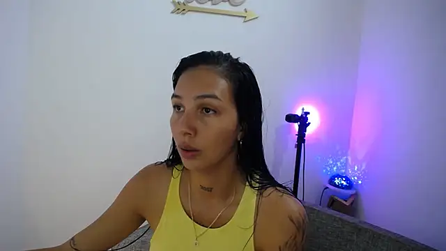 Snapshot of Allyson_Smith chatting on December 2024 08:47:02 PM Allyson Smith online show from December 2024 08:47:02 PM