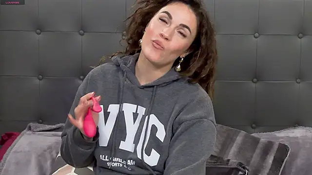 Clara-xoxo online show from December 2024 01:47:01 PM