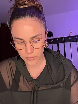 Clara-xoxo online show from March 2025 08:27:02 PM