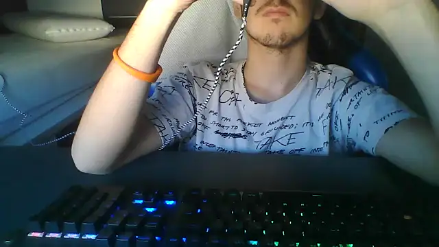 Troycm online show from October 2025 04:27:01 PM