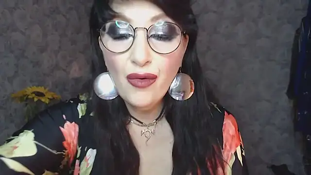 Snapshot of Aziza1 chatting on February 2025 10:15:02 PM Aziza1 online show from February 2025 10:15:02 PM