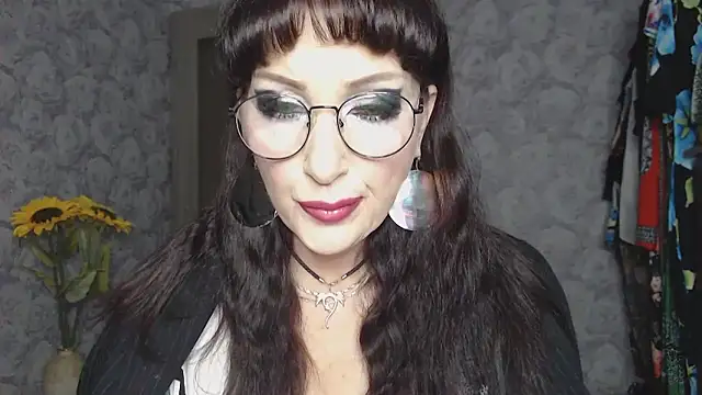 Snapshot of Aziza1 chatting on September 2025 02:10:01 PM Aziza1 online show from September 2025 02:10:01 PM