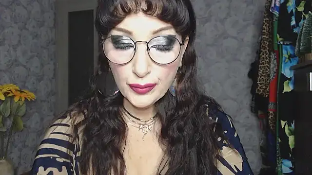 Snapshot of Aziza1 chatting on October 2025 02:47:02 PM Aziza1 online show from October 2025 02:47:02 PM