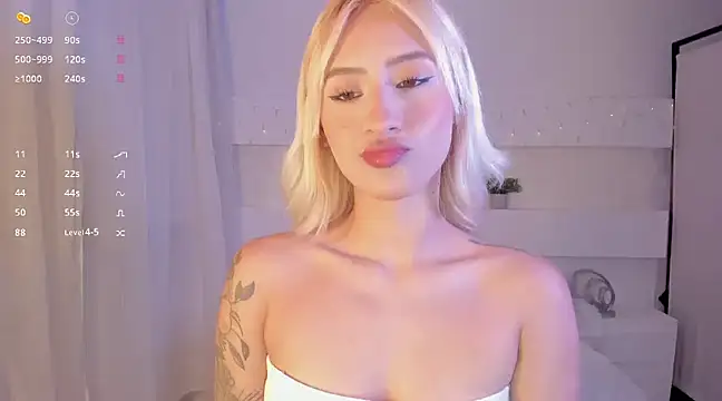 Snapshot of AshleyRoys chatting on December 2024 03:37:01 PM AshleyRoys online show from December 2024 03:37:01 PM