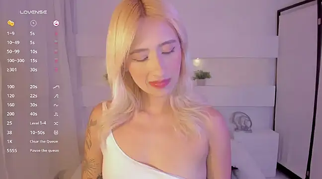 Snapshot of AshleyRoys chatting on February 2025 07:52:02 PM AshleyRoys online show from February 2025 07:52:02 PM