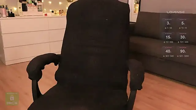 Snapshot of Hit-girl- chatting on February 2025 08:55:01 PM Hit-girl- online show from February 2025 08:55:01 PM