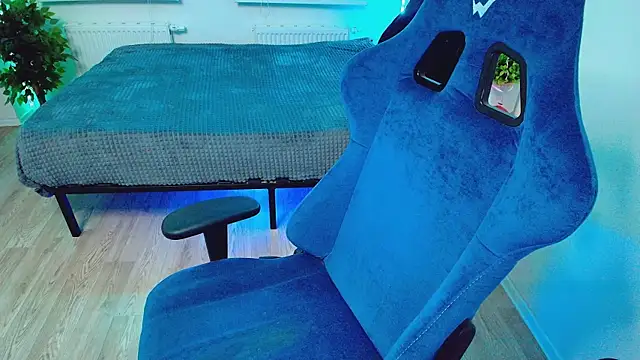 CranberryHot online show from October 2025 02:01:02 PM