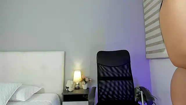 NataliaBuiles online show from February 2025 08:47:01 PM