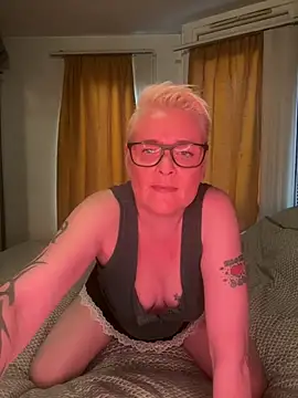 Snapshot of Gizzithehotone chatting on March 2026 03:06:01 PM Gizzithehotone online show from March 2026 03:06:01 PM