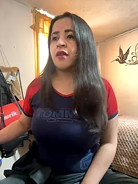 latinfemale online show from October 2025 08:33:01 PM