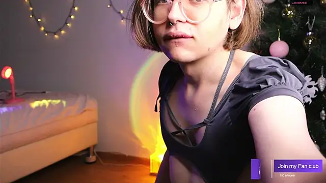 aesthetic boyy online show from December 2024 06:04:01 AM