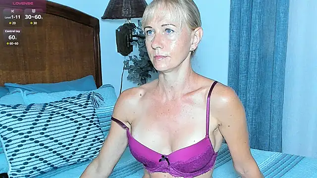 Christine 35 online show from September 2025 12:50:01 PM