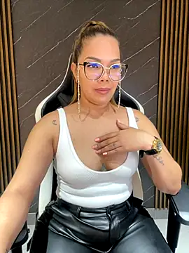 KellyBrooklyn  online show from September 2025 02:39:02 PM