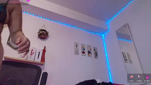 JuliRamirez online show from March 2025 09:43:02 PM