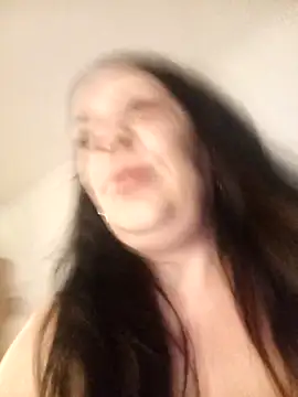 Snapshot of Leanne43 chatting on April 2026 09:15:01 PM Leanne43 online show from April 2026 09:15:01 PM