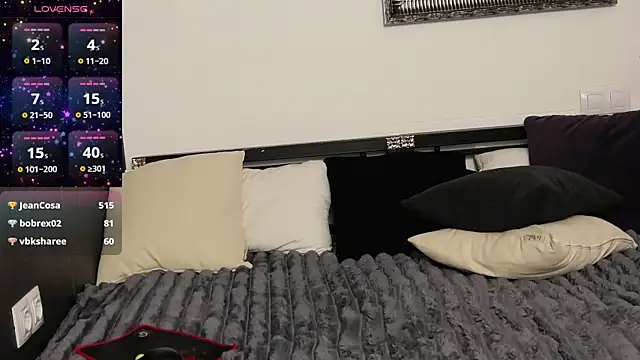 Ashley Ross  online show from March 2025 10:47:01 AM