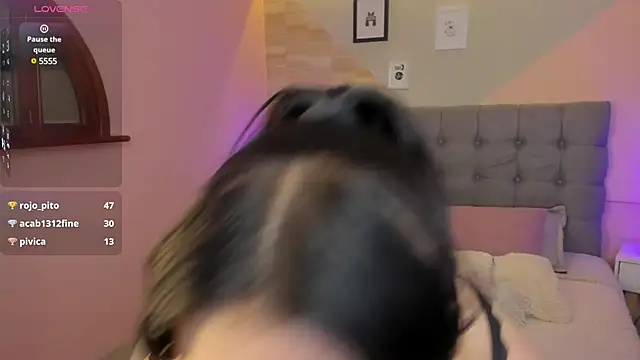  Abril W online show from February 2025 07:07:01 PM