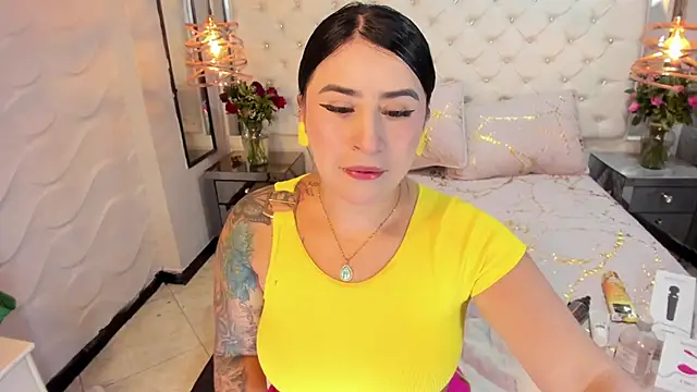 Snapshot of Nara_belen chatting on February 2025 03:45:01 AM Nara belen online show from February 2025 03:45:01 AM