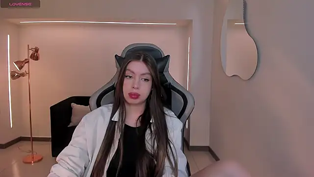 EllaClark online show from November 2025 06:48:02 PM