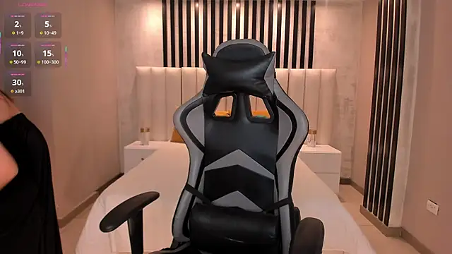 EllaClark online show from November 2025 11:43:02 AM