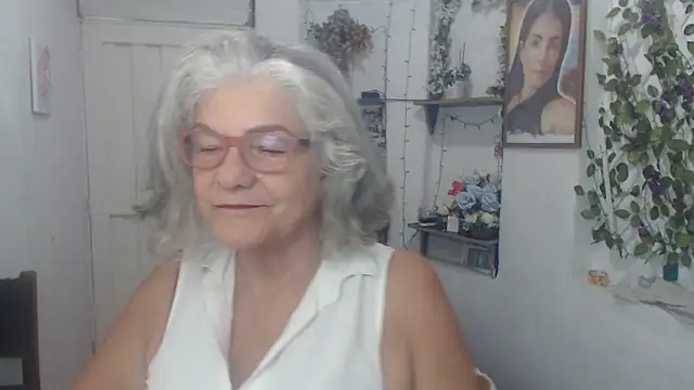 FunnyGrandma online show from September 2025 04:02:02 AM