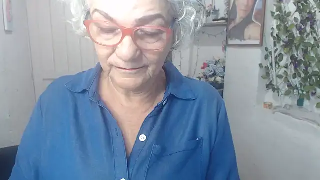 FunnyGrandma online show from September 2025 12:04:01 AM