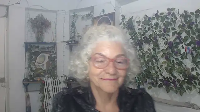 FunnyGrandma online show from November 2025 11:40:02 PM