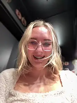 The Snowwhitee online show from January 2025 07:10:02 PM