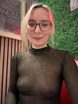 The Snowwhitee online show from January 2025 06:24:02 PM