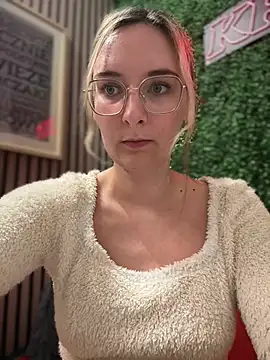 The Snowwhitee online show from February 2025 06:47:02 PM