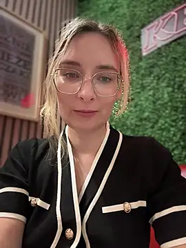 The Snowwhitee online show from March 2025 10:21:02 PM