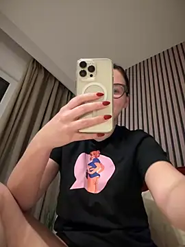 The Snowwhitee online show from October 2025 06:18:01 PM