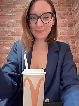 The Snowwhitee online show from November 2025 09:14:02 PM