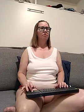 SweetandNaughty1 online show from May 2026 08:03:02 PM
