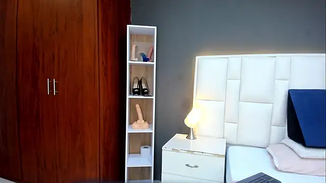 yeral2017 online show from November 2025 04:27:01 PM