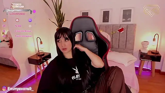 EmmyEvans1 online show from December 2024 10:22:01 PM