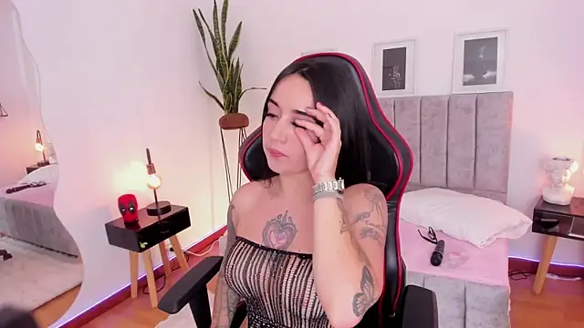 EmmyEvans1 online show from January 2025 10:45:02 PM