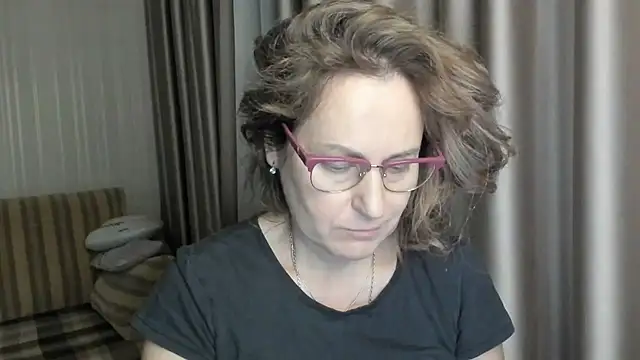 lauraoven online show from December 2024 07:11:01 PM